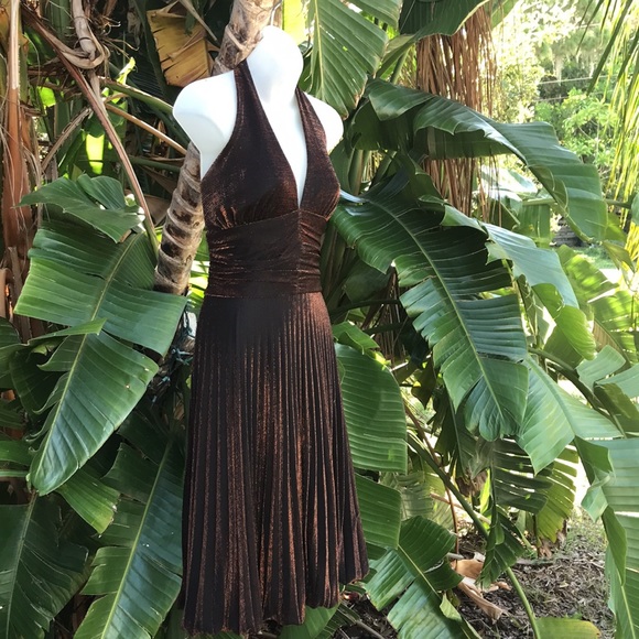 Cache metallic pleated halter dress - Picture 3 of 11